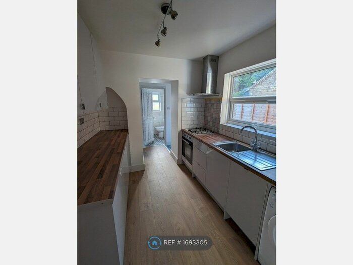 3 Bedroom Terraced House To Rent In High Street, St. Mary Cray, Orpington, BR5