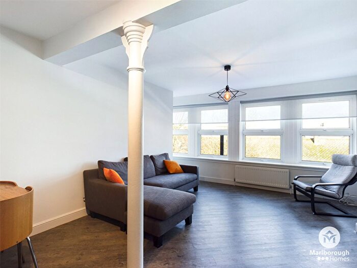 2 Bedroom Flat To Rent In Bethnal Green Road, Bethnal Green, London, E2