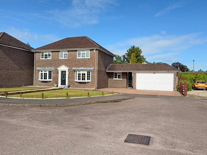 4 Bedroom Detached House For Sale In Speen Place, Speen, Newbury, RG14