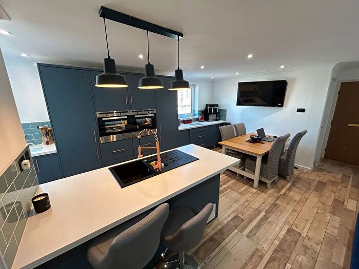 3 Bedroom Flat For Sale In Pocketts Wharf, Maritime Quarter, SA1