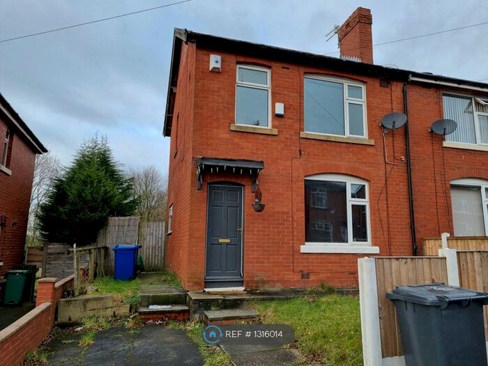 3 Bedroom Semi-Detached House To Rent In Kingfisher Drive, Bury BL9