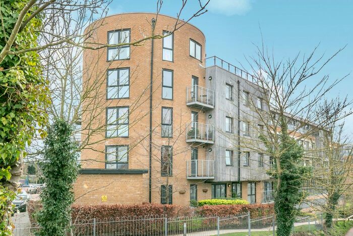 2 Bedroom Flat To Rent In Smeaton Court, Hertford SG13