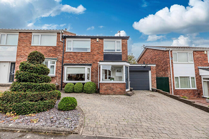 3 Bedroom Semi-Detached House For Sale In Lupin Close, Chapel Park, Newcastle Upon Tyne, NE5