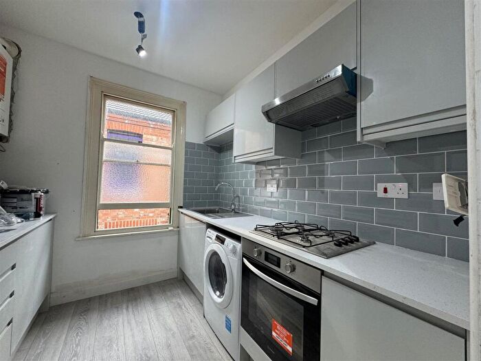 2 Bedroom Flat To Rent In Forest Road, Walthamstow, E17