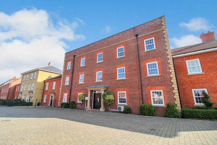 2 Bedroom Flat To Rent In Greenkeepers Road, Great Denham, Bedford, MK40