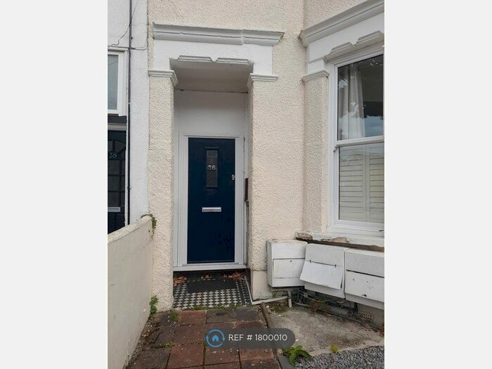 2 Bedroom Flat To Rent In West Norwood, London, SE27