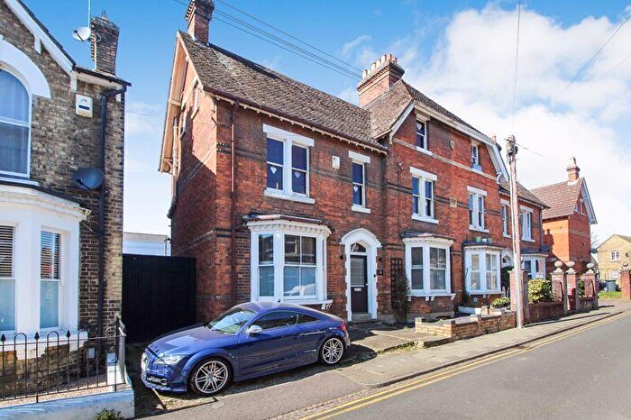 4 Bedroom Semi-Detached House For Sale In Adelaide Square, Bedford, MK40
