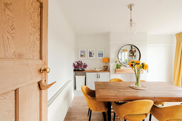 3 Bedroom End Of Terrace House For Sale In Boston Road, Horfield, BS7