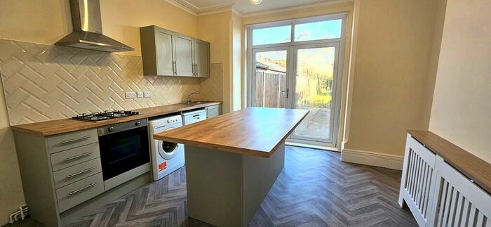 3 Bedroom Semi-Detached House To Rent In Belper Road, Derby, DE1