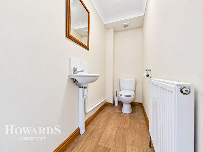 2 Bedroom Terraced House For Sale In Church Road, Lowestoft, NR32