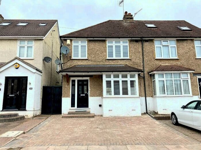 3 Bedroom Semi-Detached House To Rent In Campfield Road, St. Albans, Hertfordshire, AL1