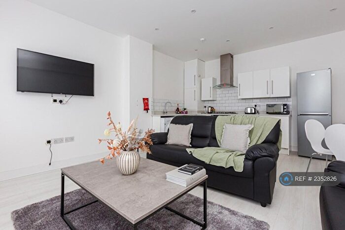 6 Bedroom Flat To Rent In Aigburth Road, Liverpool, L17