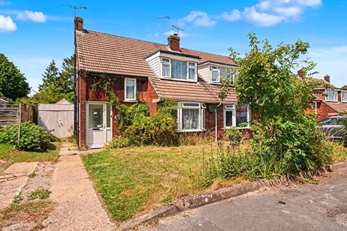 4 Bedroom Semi-Detached House For Sale In Mill View Road, Tring, HP23