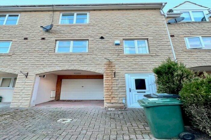 2 Bedroom Property To Rent In Baildon, Shipley, BD17
