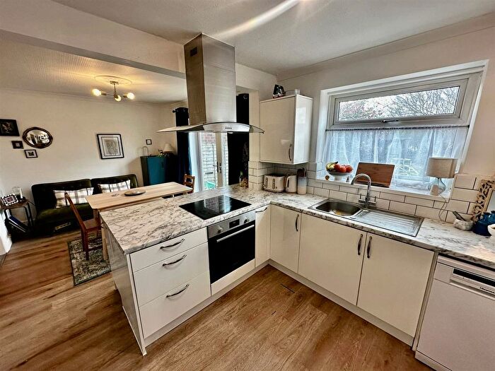 3 Bedroom Semi-Detached House For Sale In Manor Crescent, Knutsford, WA16