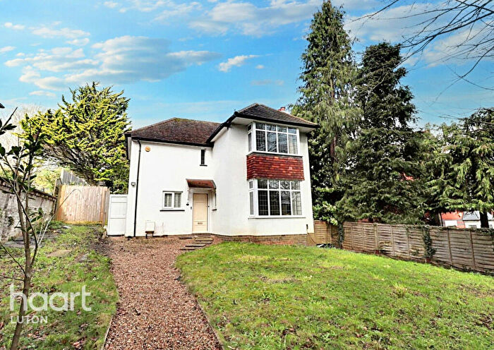 3 Bedroom Detached House For Sale In London Road, Luton, LU1