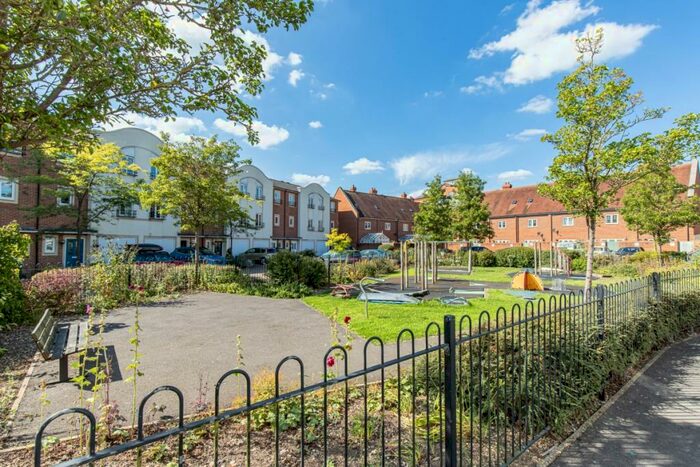 3 Bedroom Flat To Rent In Brewery Development, Abingdon, OX14