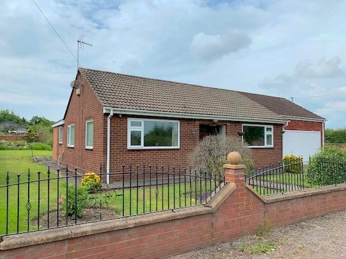 Houses for sale & to rent in DL14 7SP, Villas, West Auckland