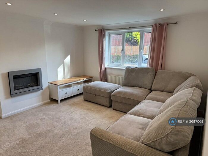 2 Bedroom Flat To Rent In Benham Drive, Spencers Wood, Reading, RG7