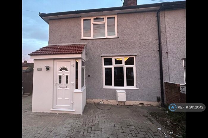 4 Bedroom End Of Terrace House To Rent In Keppel Road, Dagenham, RM9