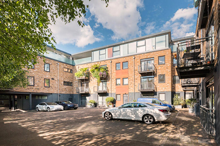 2 Bedroom Apartment For Sale In Rufford Street, Kings Cross, N1