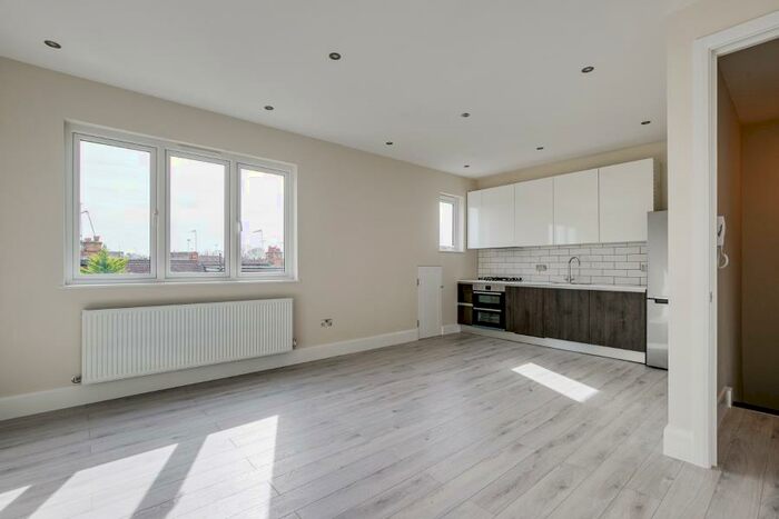 1 Bedroom Apartment To Rent In Clifton Gardens, London, NW11