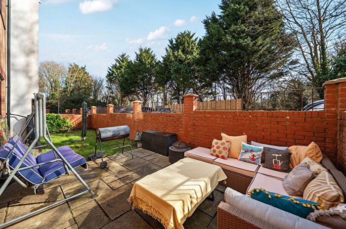 2 Bedroom Flat For Sale In Wickham Road, Fareham, Hampshire, PO16