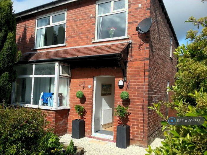 4 Bedroom Semi-Detached House To Rent In Ellesmere Avenue, Manchester, M28