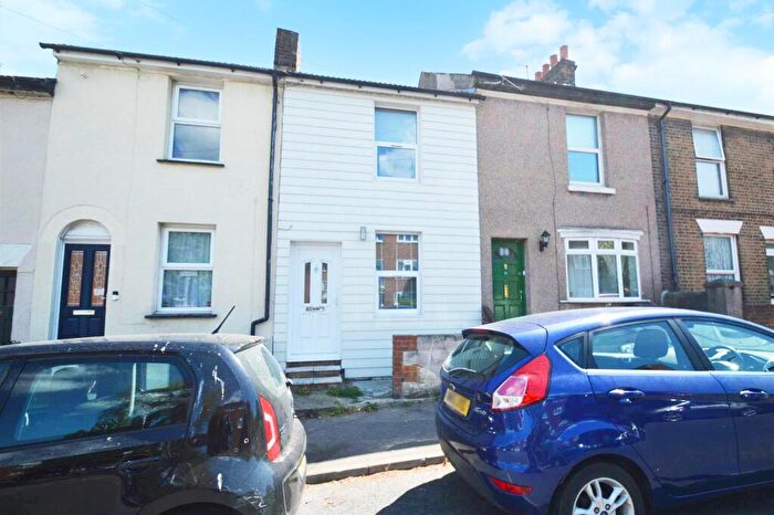 3 Bedroom Terraced House To Rent In Skinner Street, Gillingham, ME7