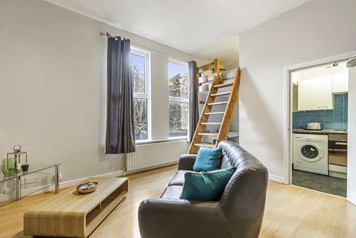 1 Bedroom Flat To Rent In Moor View, Leeds, LS6