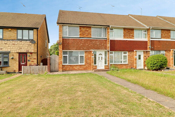 3 Bedroom End Of Terrace House For Sale In Seamore Walk, Benfleet, SS7