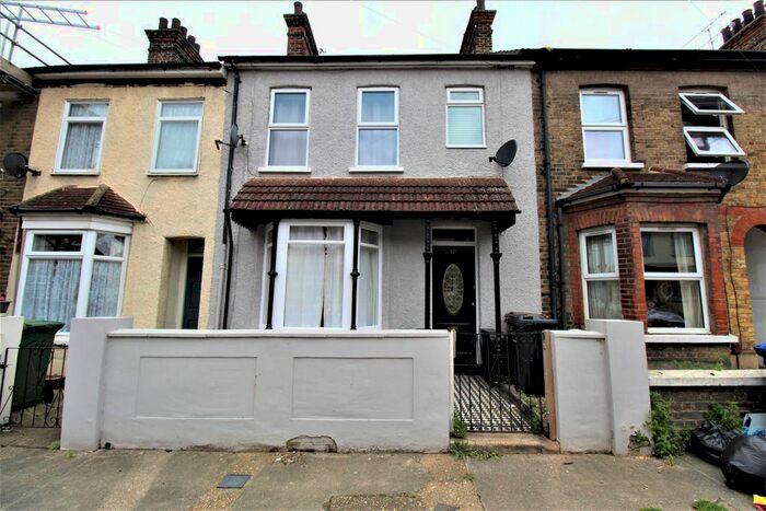 3 Bedroom Terraced House To Rent In Rosebery Road, Grays, RM17