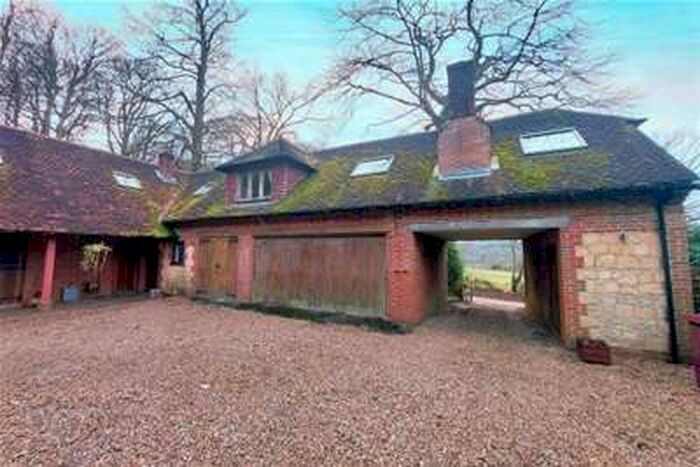 2 Bedroom Flat To Rent In Stedham, GU29