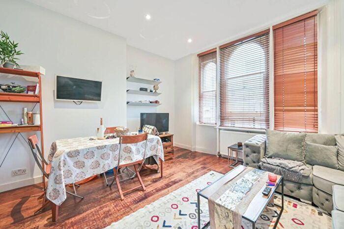 1 Bedroom Flat To Rent In Priory Road, South Hampstead, London, NW6