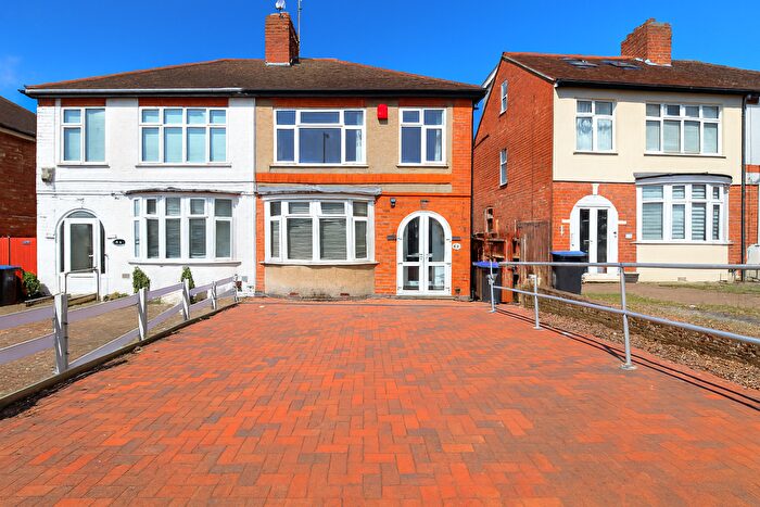 3 Bedroom Semi Detached House For Sale In Parkfield Avenue, Northampton, NN4