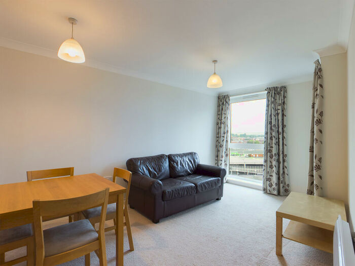 2 Bedroom Flat To Rent In Crown Heights, Alencon Link, Basingstoke, RG21