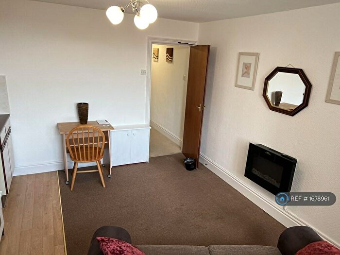 1 Bedroom Flat To Rent In Queens Promenade, Blackpool, FY2