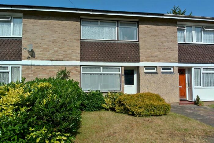 5 Bedroom Property To Rent In Ilex Close, Englefield Green, Egham, TW20