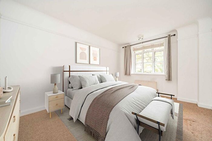 2 Bedroom Flat For Sale In Wimbledon Hill Road, London, SW19