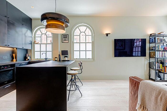 1 Bedroom Flat For Sale In Amwell Street, London, EC1R - Photo 3