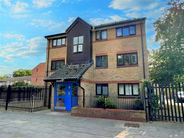 2 Bedroom Flat To Rent In Maldon Close, Stratford, E15