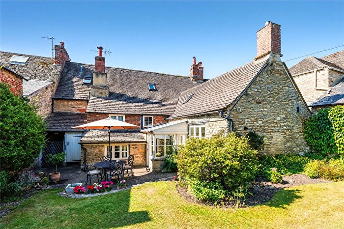 4 Bedroom Terraced House For Sale In High Street, Bampton, Oxfordshire, OX18