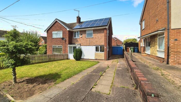 3 Bedroom Semi-Detached House For Sale In Doxey Fields, Stafford, ST16