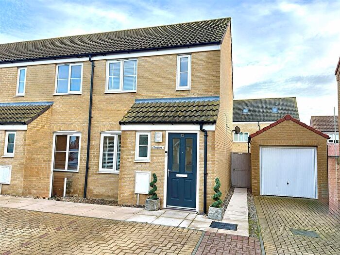 2 Bedroom End Terrace House For Sale In Lupton Close, Oulton Broad, Lowestoft, Suffolk, NR32