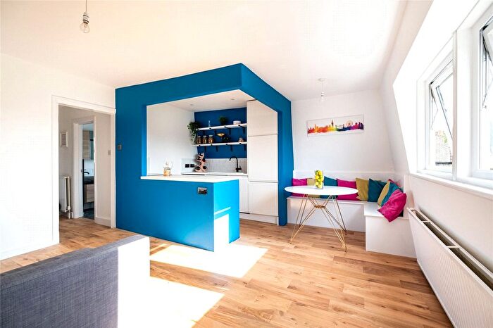 2 Bedroom Flat For Sale In Kempshott Road, London, SW16