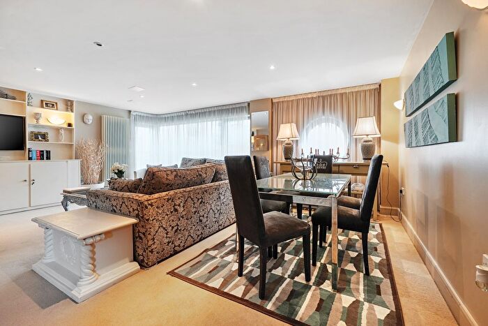 2 Bedroom Flat For Sale In Capricorn Place, Bristol, BS8