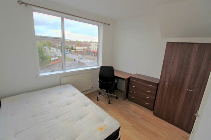 4 Bedroom Flat To Rent In Quinton Parade, Cheylesmore, Coventry, CV3