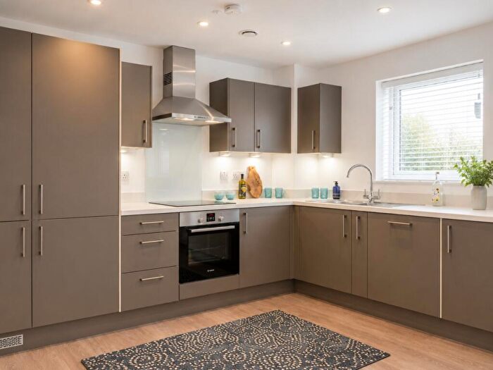 2 Bedroom Flat To Rent In Pondtail Avenue, The Green, RH12
