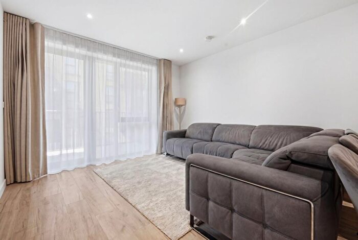 2 Bedroom Flat To Rent In Royal Quay Road, E16
