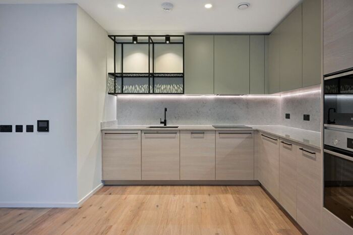 2 Bedroom Flat To Rent In Bowline House, Heron Wharf, London, E14